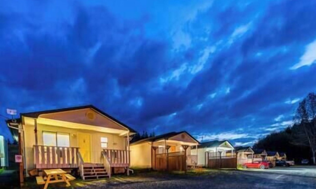 Alert Bay Cabin | (H) Standard Double Cabin (pet friendly)