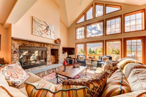 Carroll Villa | H4 Ski Slope Views! Bretton Woods condo with easy access to Mt Washington, Skiing, White Mountains!