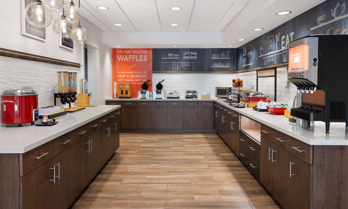 Brooklyn Hotel | Hampton Inn Cleveland Airport - Tiedeman Road