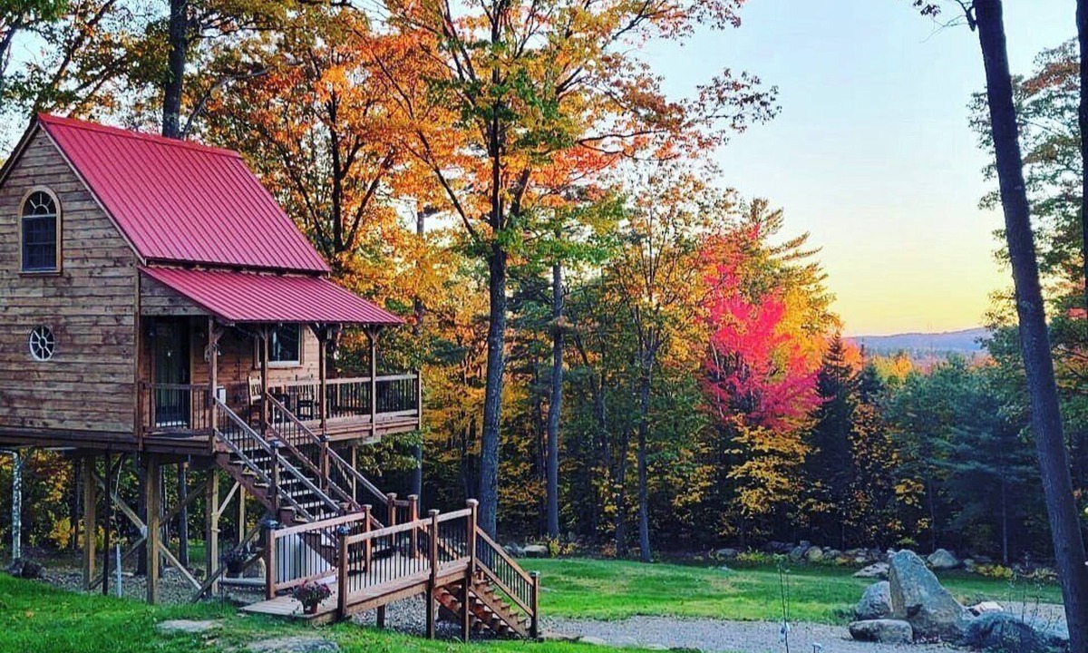 Munsonville House | Handcrafted NH Treehouse · 2hr Boston · Fire Pit, Lake, Stargazing