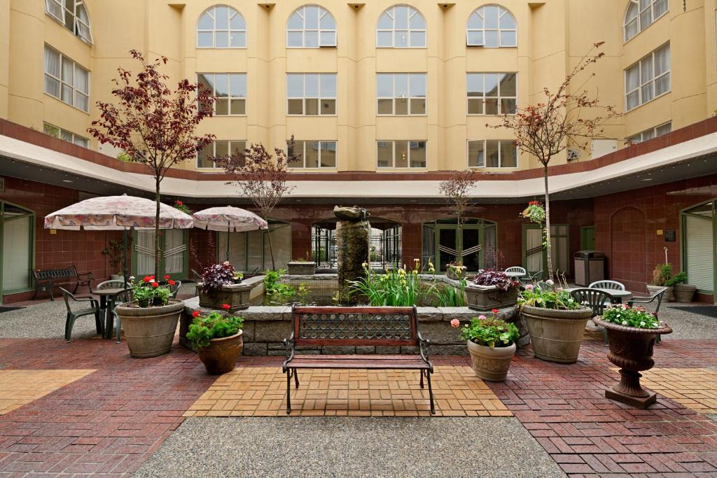 Harrison Hot Springs Hotel | Harrison Lake Hotel