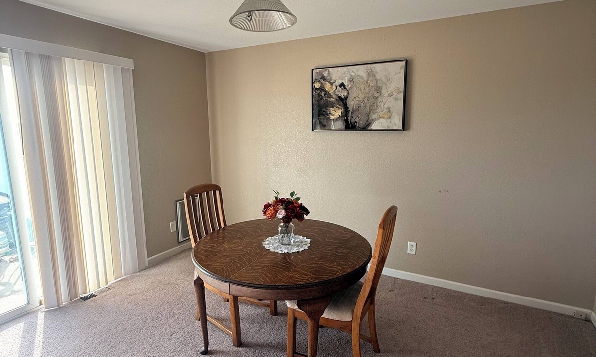 Gillette House | Hassle-Free Living – Beautiful Furnished Townhome, All Inclusive!