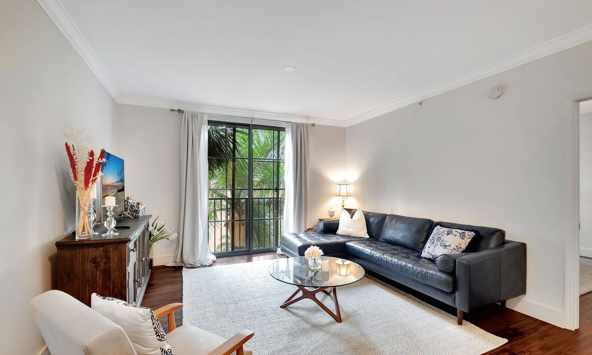 Grandview Heights Apartment | Heart of WPB: 1BR Penthouse Floor Condo w/Pool, Gym & Garage Parking