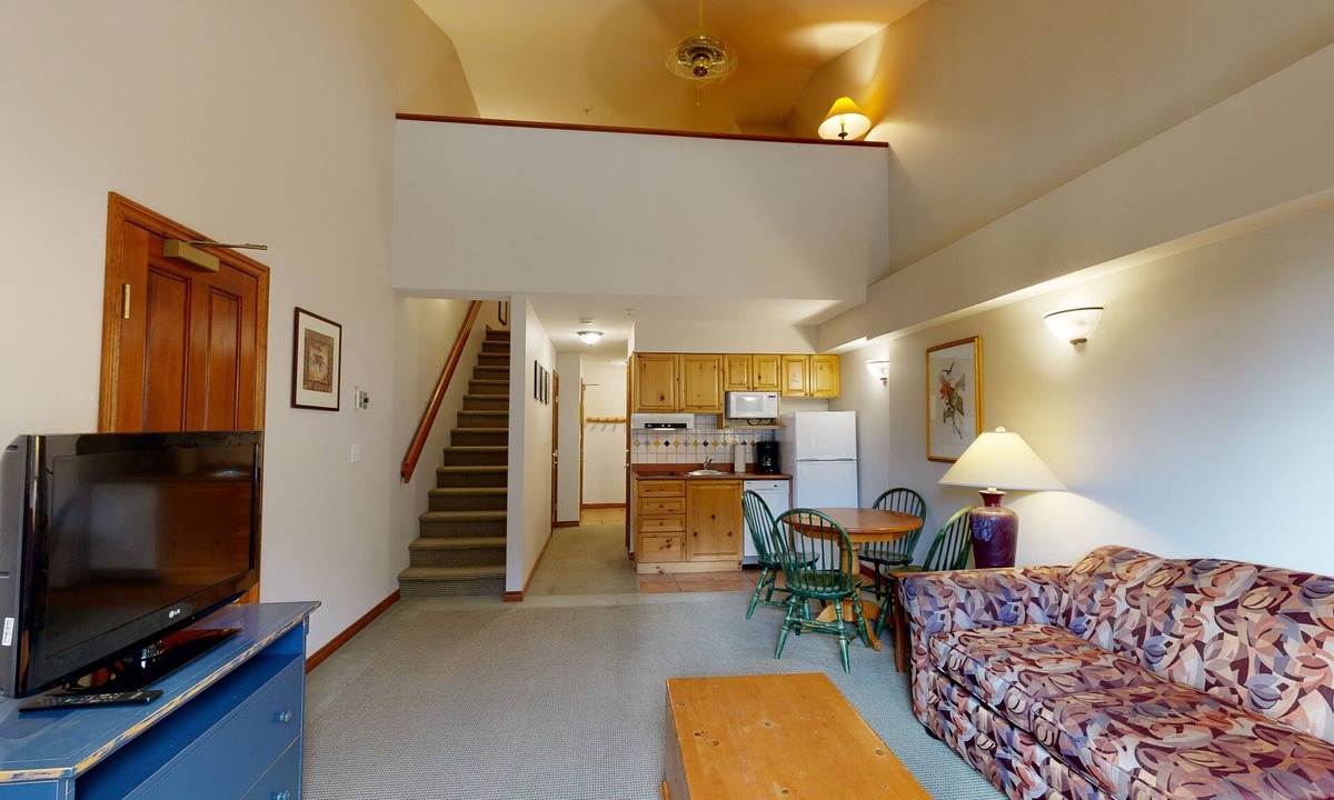 Sun Peaks Hotel | Hearthstone Lodge #401