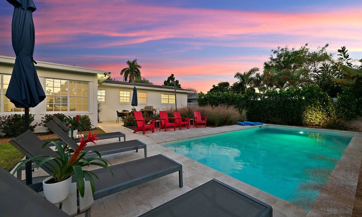 North Corals House | Heated Pool Escape, Sunshine, Relaxation & Vacation Vibes Near Beaches, Dining & Fun!