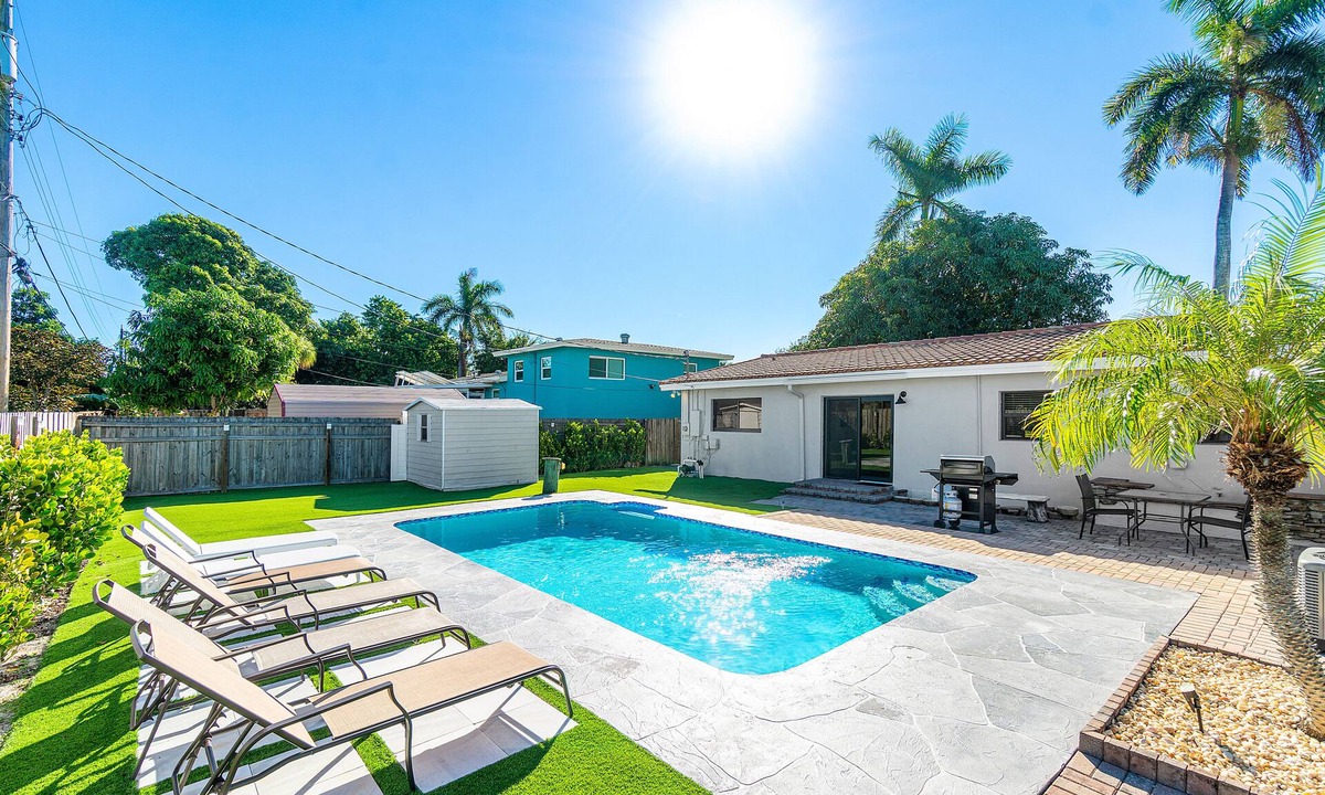 Lake Worth House | Heated Pool Home 3.6 Miles from Beach