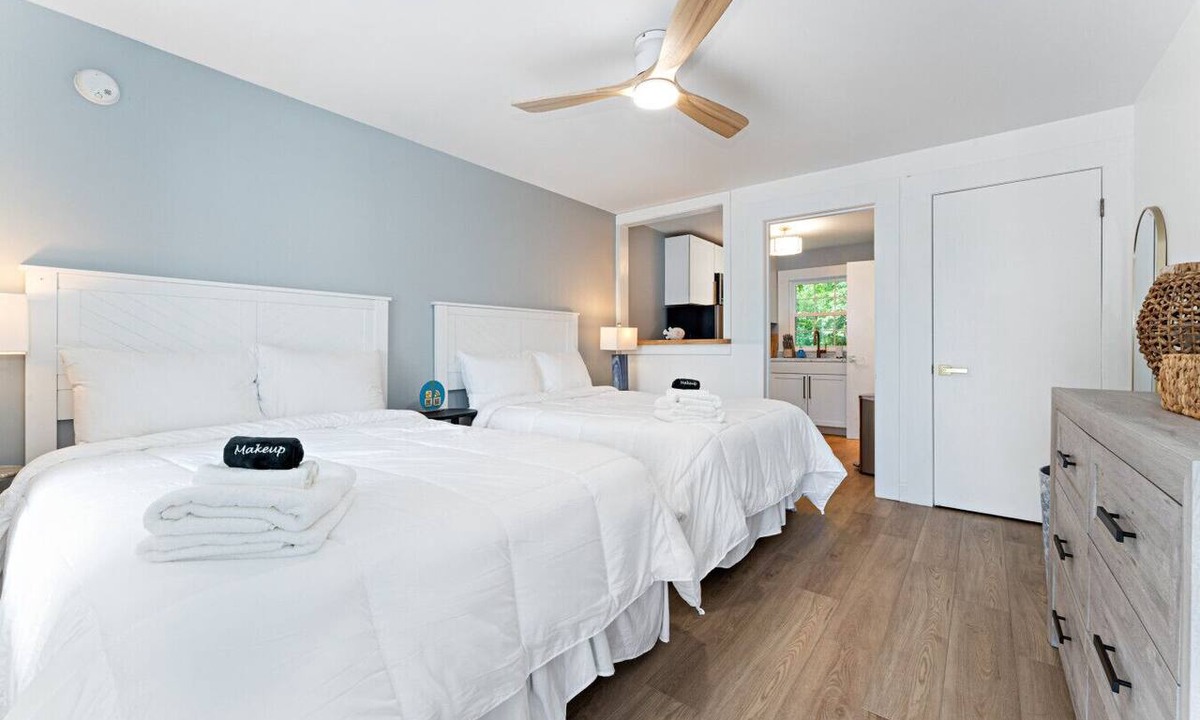 Old Orchard Beach Condo | Heated Saltwater Pool Short Walk to Beach Pier 2
