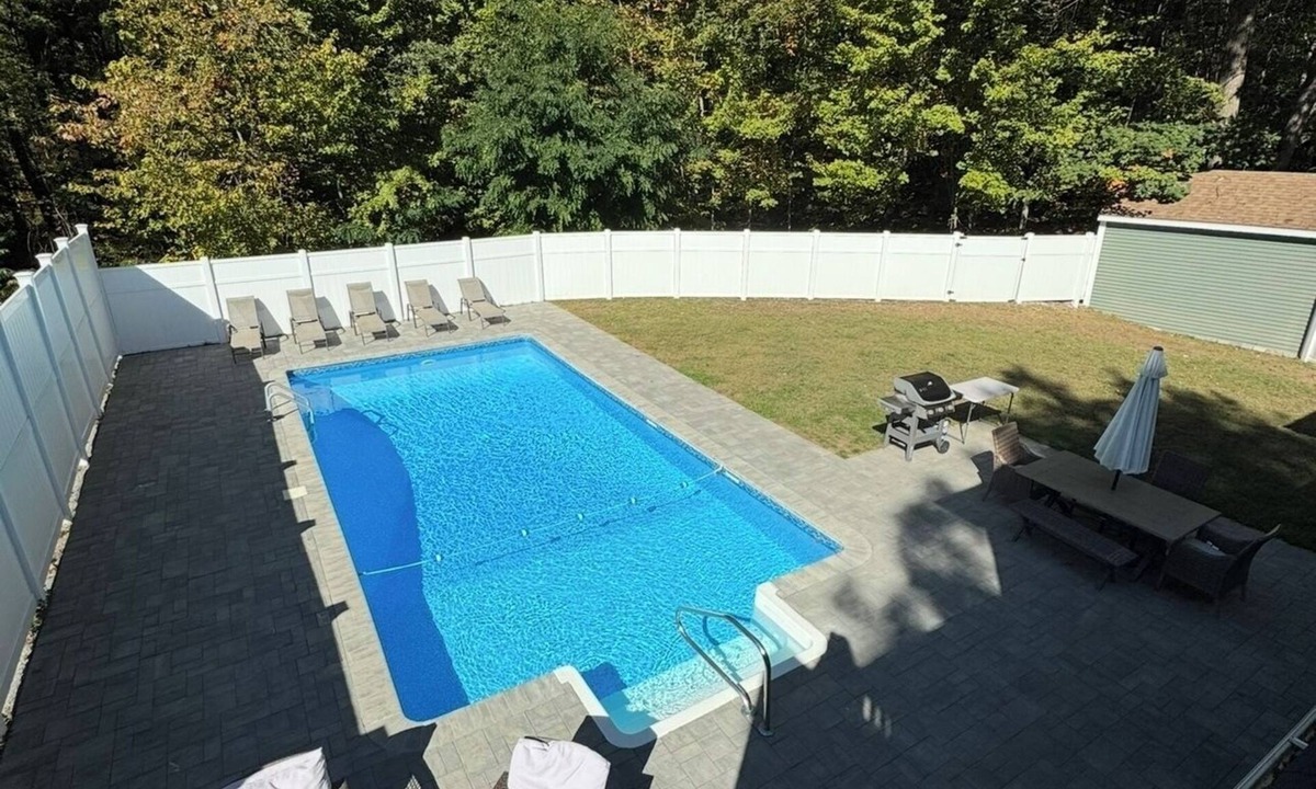 Laconia House | Heated Saltwater Pool - 2 mins to Weirs Beach & 10 mins Gunstock Mtn - Sleeps 13