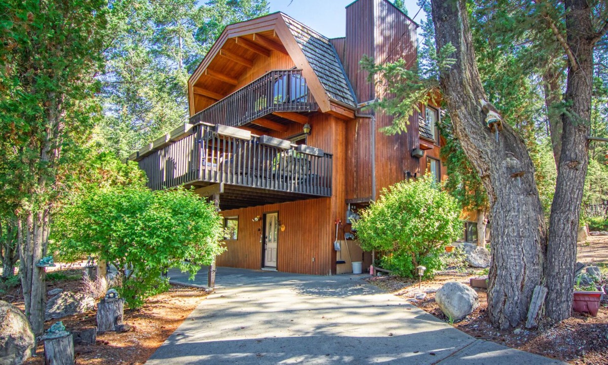 Forest Ridge Estates House | Hebron Cabin | 4BR | Hot Tub | Pet Friendly