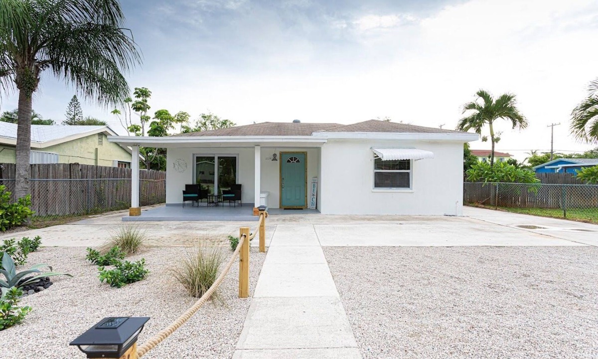 Lake Worth Cottage | Hidden Gem #2 @ Lake Worth