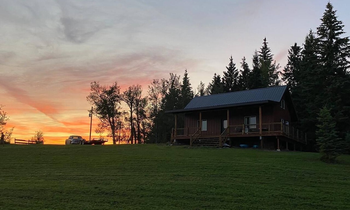 Fawcett Cabin | Hidden Valley Cabin, a serene getaway along the Pembina River!