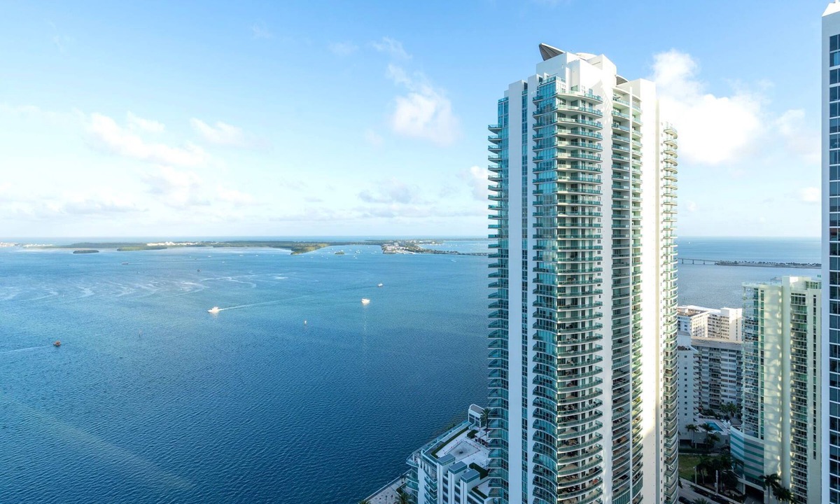 Brickell Condo | High Rise Ocean View Condo, Pool, Hot Tub, Game Room, Close to Food and Mall