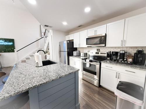 Almont House | Highline Hideaway 3 Bedand 2.5 bath Lakefront Home