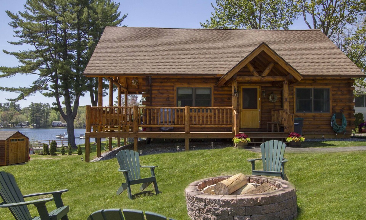 Lochmere Cabin | Hiking,boating, fishing, girls getaways, dog friendly, only 2 min to Lake Estate