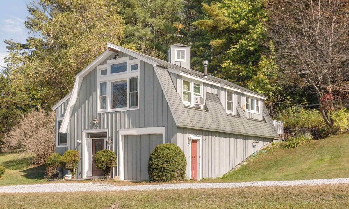 Clarendon House | Historic 1-BR Carriage House w/Modern Comfort