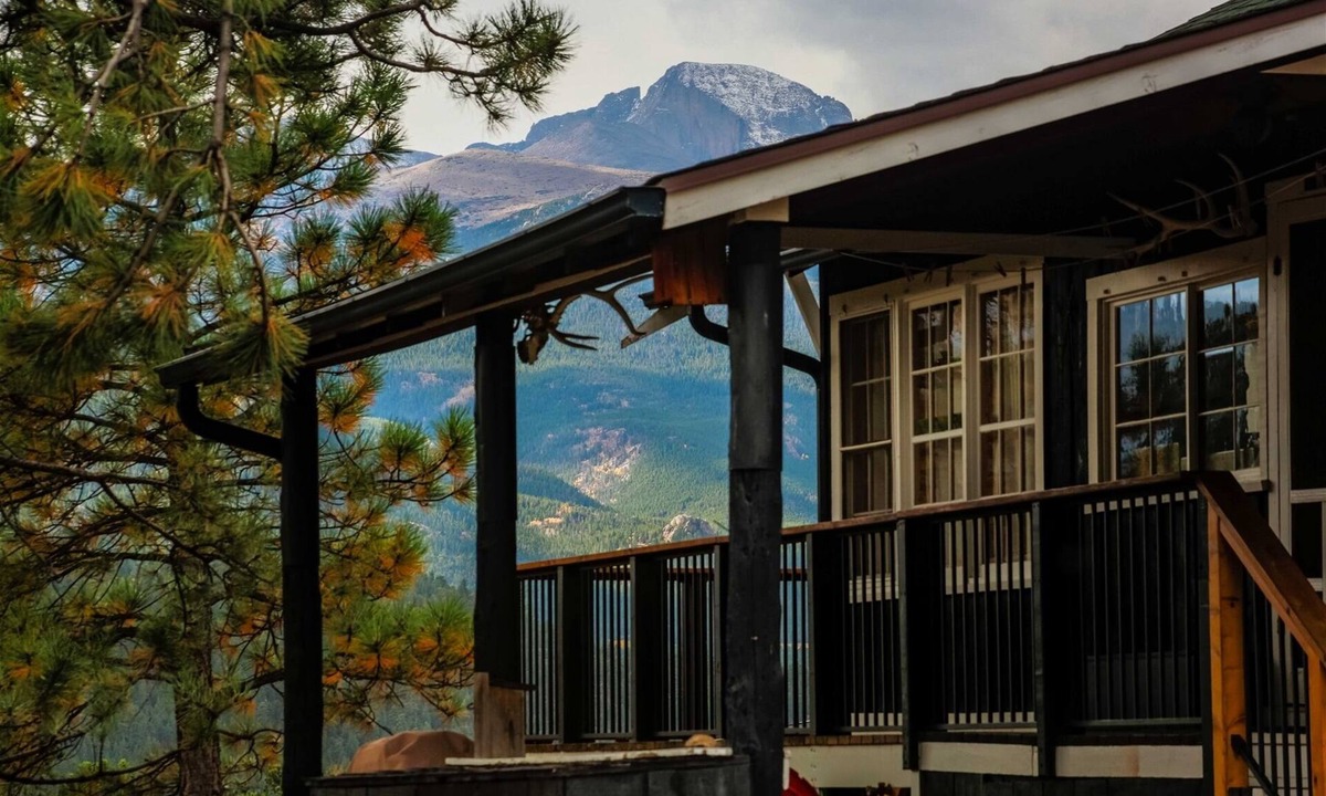 Estes Park House | Historic Cabin with a Mix of Antique and Modern; Croquet Court to Try Your Skill