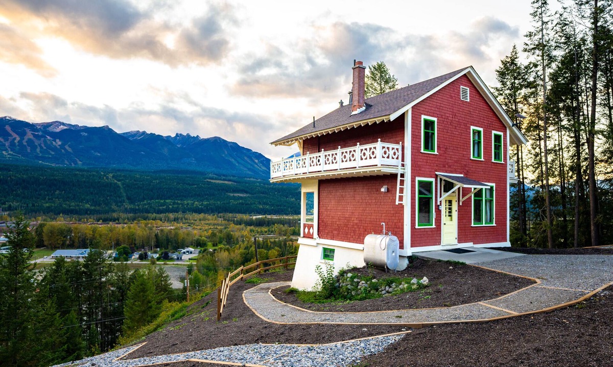 Golden Ski Chalet | Historic Chalet w/Easy Access to Top Attractions