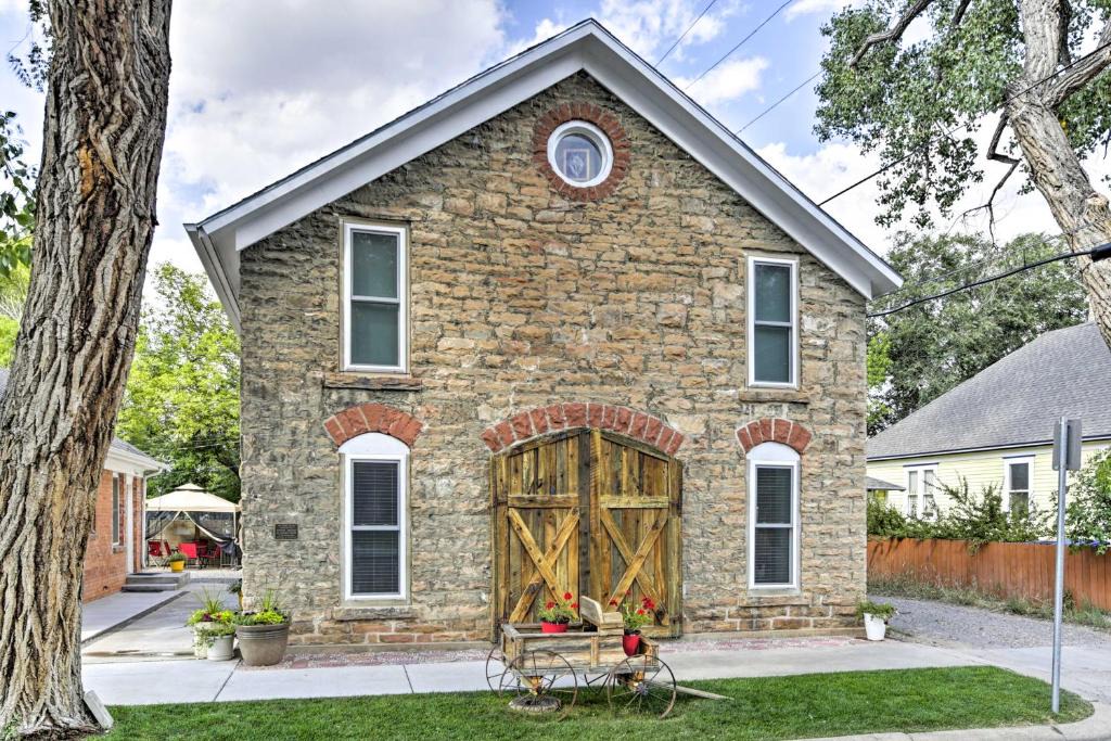 Laramie House | Historic Laramie Condo - 3 Blocks to Downtown & UW