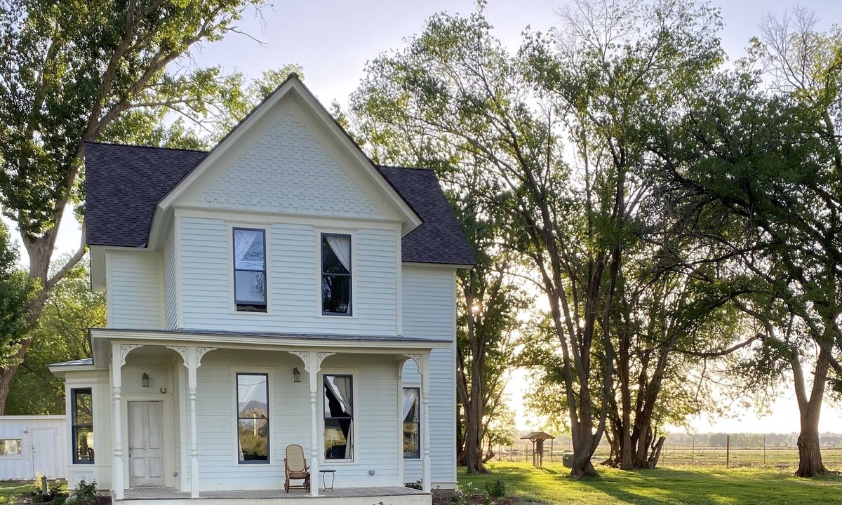 Montrose House | Historic Spring Creek Farmhouse-Pet Friendly!