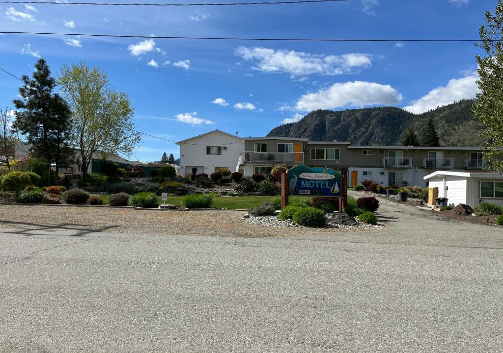 Okanagan-Similkameen Hotel | Holiday Beach Resort Motel