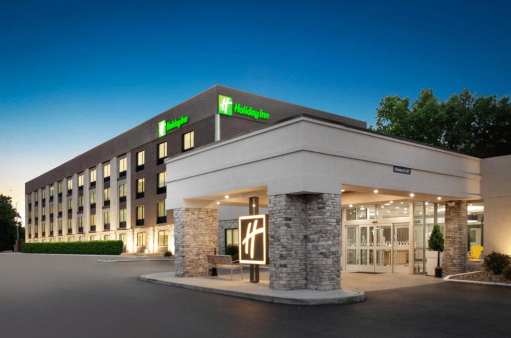 Mayfield Hotel | Holiday Inn Cleveland-Mayfield by IHG
