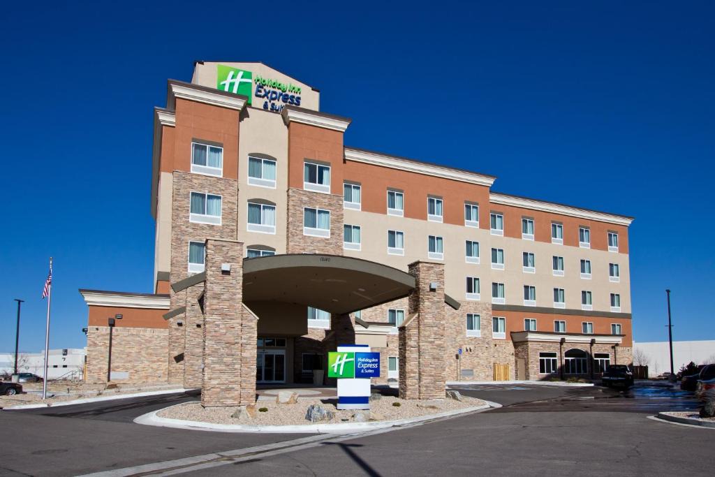 Montbello Hotel | Holiday Inn Express and Suites Denver East Peoria Street by IHG
