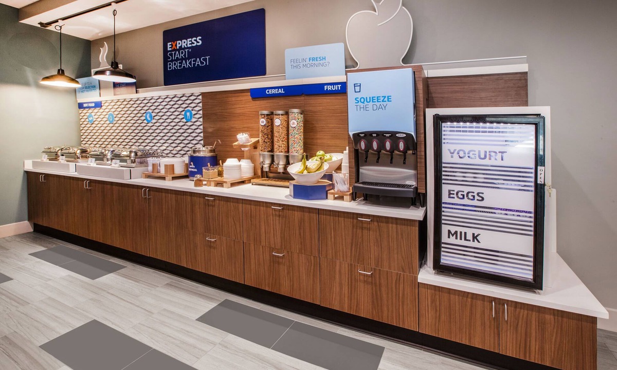Montbello Hotel | Holiday Inn Express Hotel & Suites Denver East-Peoria Street by IHG