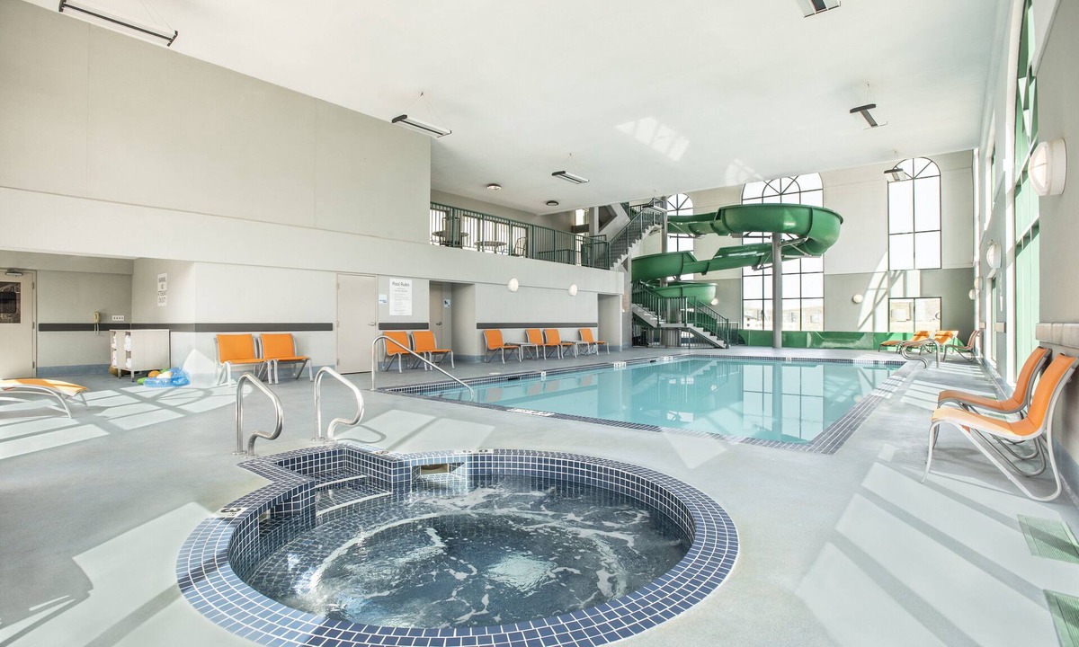 Medicine Hat Hotel | Holiday Inn Express & Suites Medicine Hat Transcanada Hwy 1 by IHG