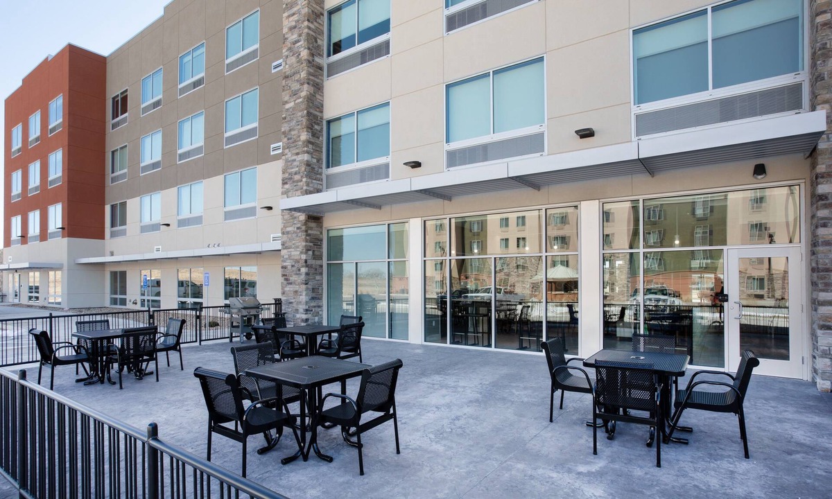 Brighton Hotel | Holiday Inn Express & Suites Denver Ne - Brighton by IHG