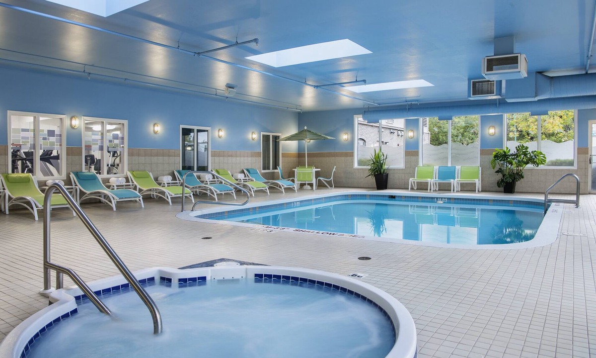 Saskatoon Downtown Hotel | Holiday Inn Express & Suites Saskatoon Centre by IHG