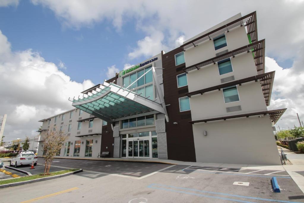Seybold Hotel | Holiday Inn Express & Suites Miami Airport East by IHG