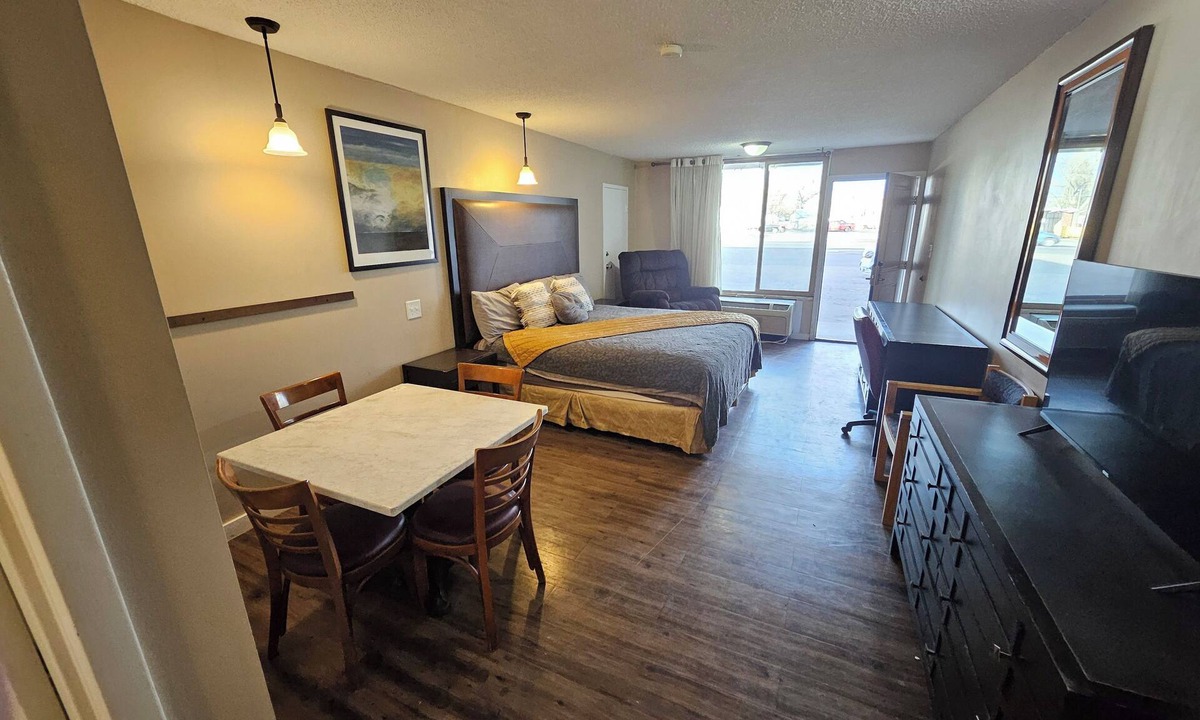 Laramie Hotel | Home Away Inn Laramie