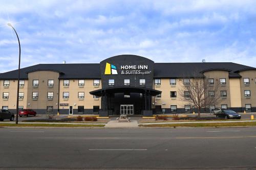 Swift Current Hotel | Home Inn & Suites - Swift Current