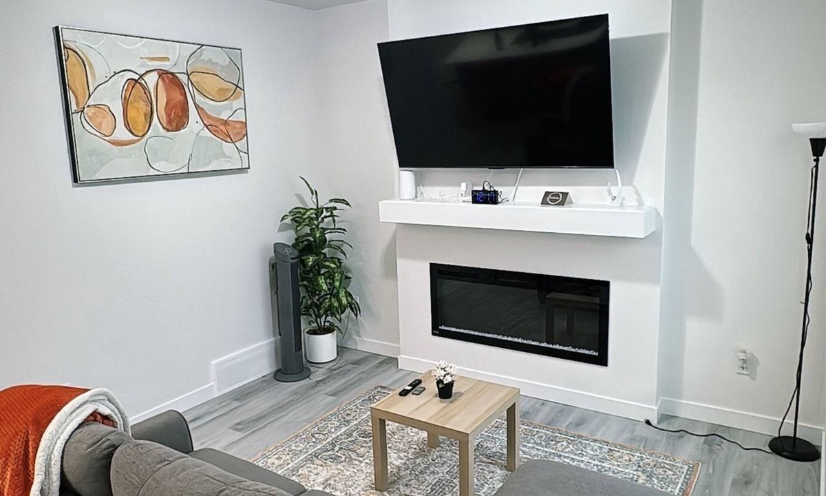 Division No. 11 House | HomeAwayFromHome- Free parking!