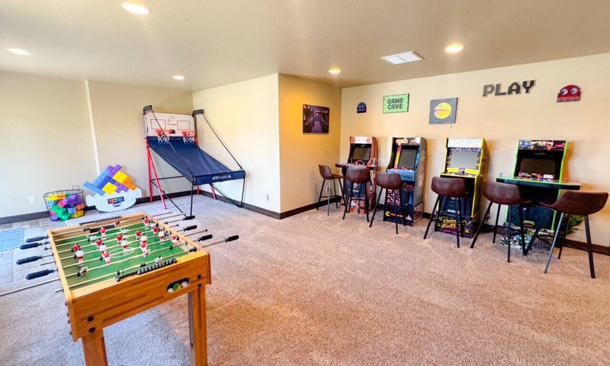 Spearfish House | Hot Tub | Arcades | Bunk Room | Peaceful Retreat!
