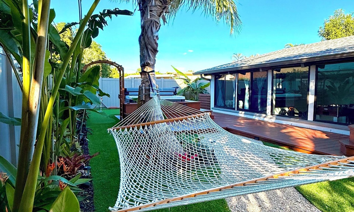 West Palm Beach House | Hot Tub. Infrared Sauna w/Red Light Therapy. Cold Plunge. Close to Downtown WPB