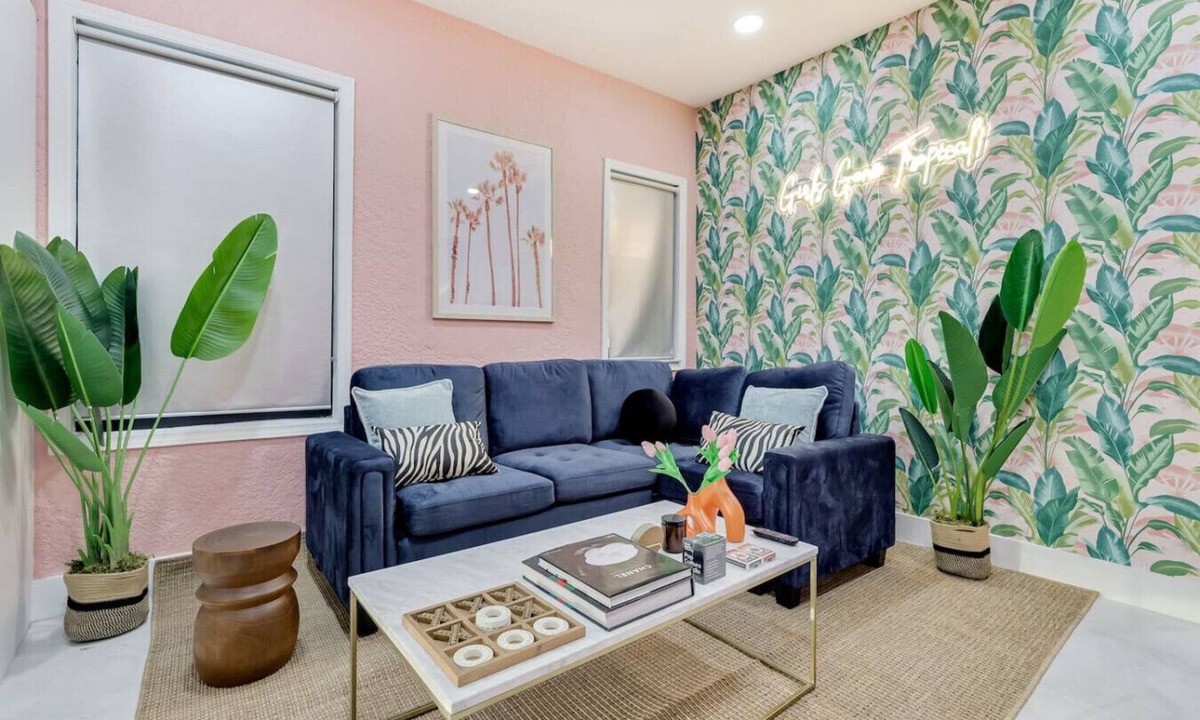 Buena Vista House | Hot Tub + Makeup Bar + Karaoke + Design District