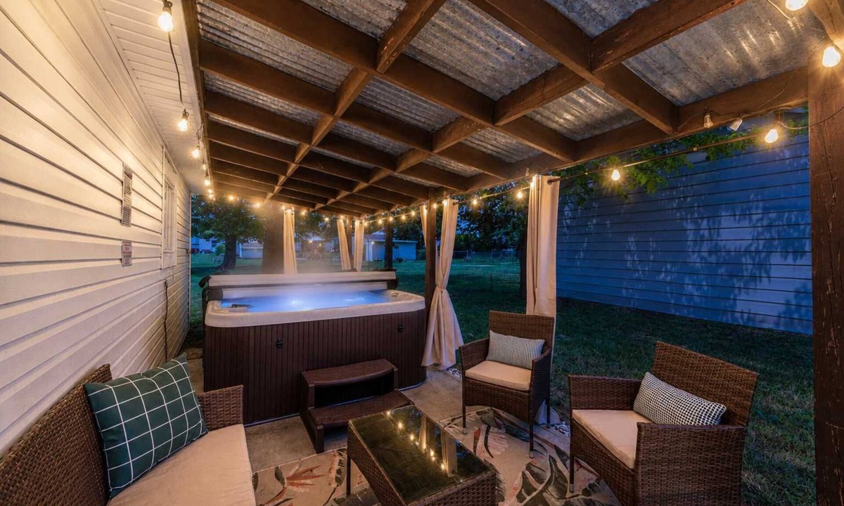 Parma Heights House | Hot Tub - Shuffleboard - Sleeps 8 - Near Cleveland