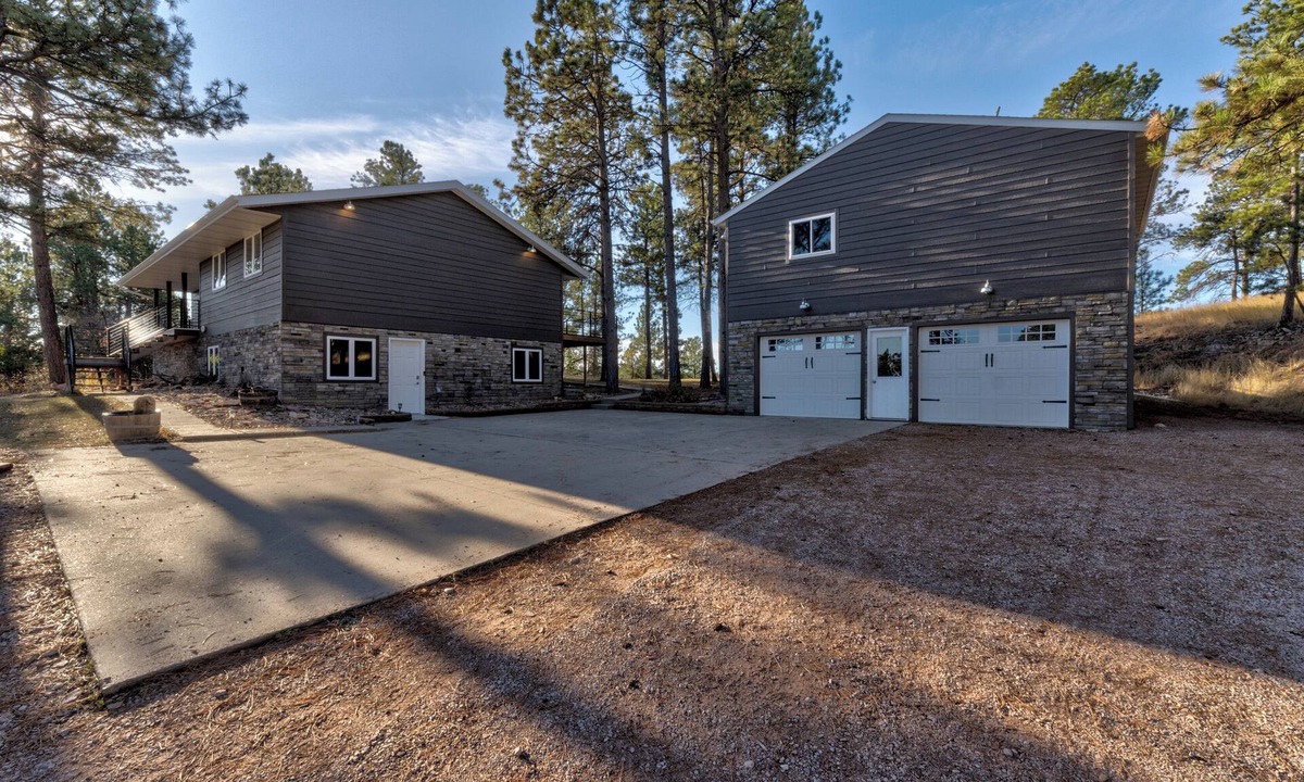 Blackhawk House | Hottub, patio lounging, WiFi game table, and most important- amazing view!