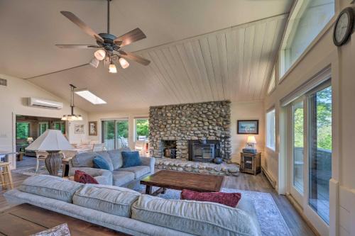 Jackson House | House w/Balcony ~ 5 Mi to Cranmore Resort!