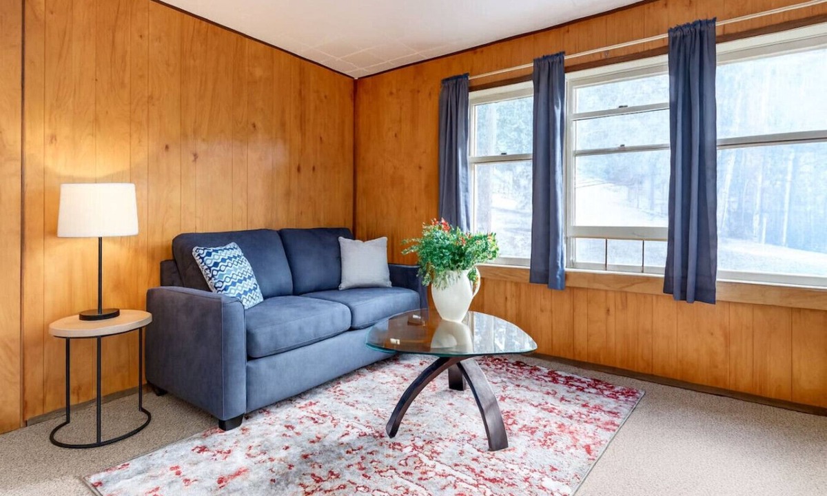 Harvie Heights Cabin | Huckleberry Lodge Mountain Getaway Near Banff!