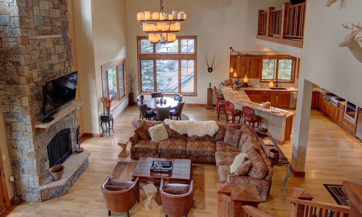 Steamboat Springs House | Huge 5 BD Dog Friendly, Hot Tub, New Back Deck!