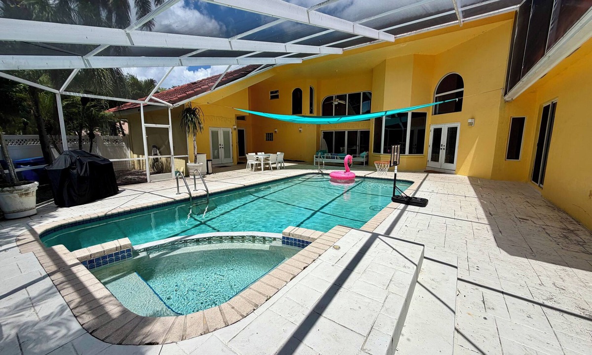 Coral Springs House | Huge Home + Pool + Grill + GameRoom + Courtyard