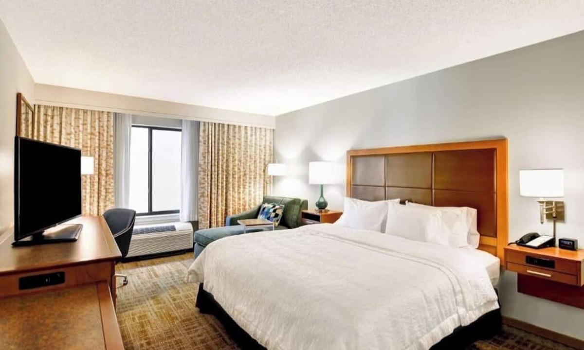 Boca Raton Hotel | Ideal Guestroom for Short Stays–Conveniently Located Near Boca Attractions