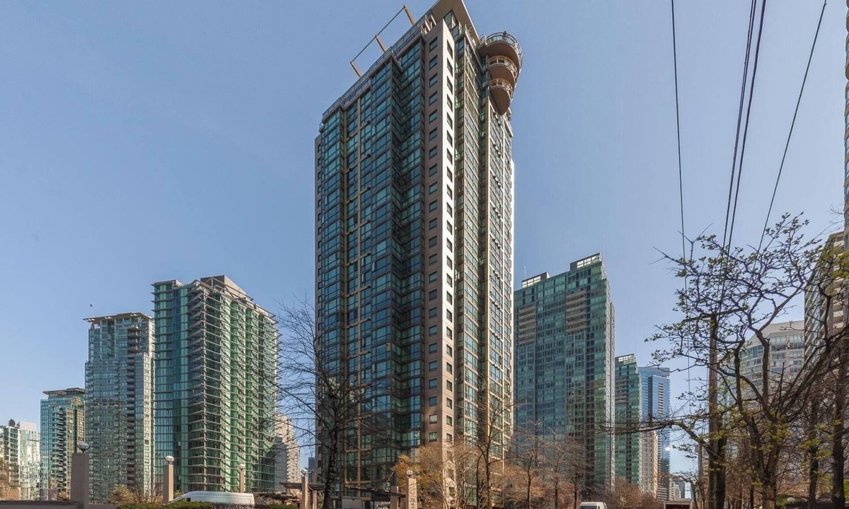 West End Condo | Ideal Location - Stanley Park, Robson Street, Cruise Port. Gym + Sauna + More!