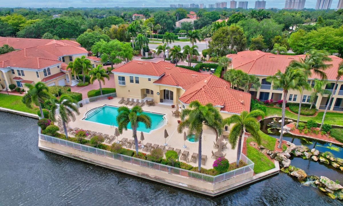 Pelican Bay Condo | Immaculate 2BR waterview condo in favored Pelican Bay !