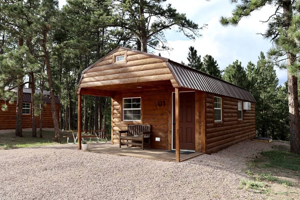 Rockerville Cabin | Impressive Wooden Cabin Placed in a Secluded Area in Rapid City, South Dakota