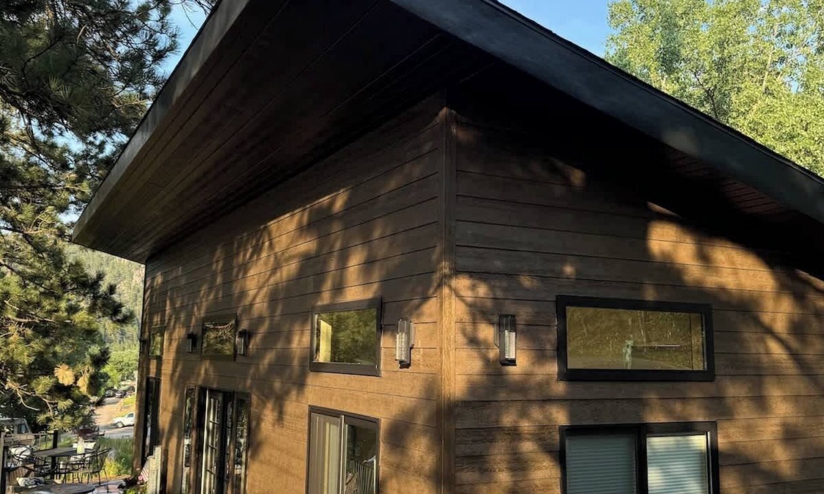 Keystone House | In the center of all the Black Hills has to offer, The Elkhorn Cabin with a Hot Tub