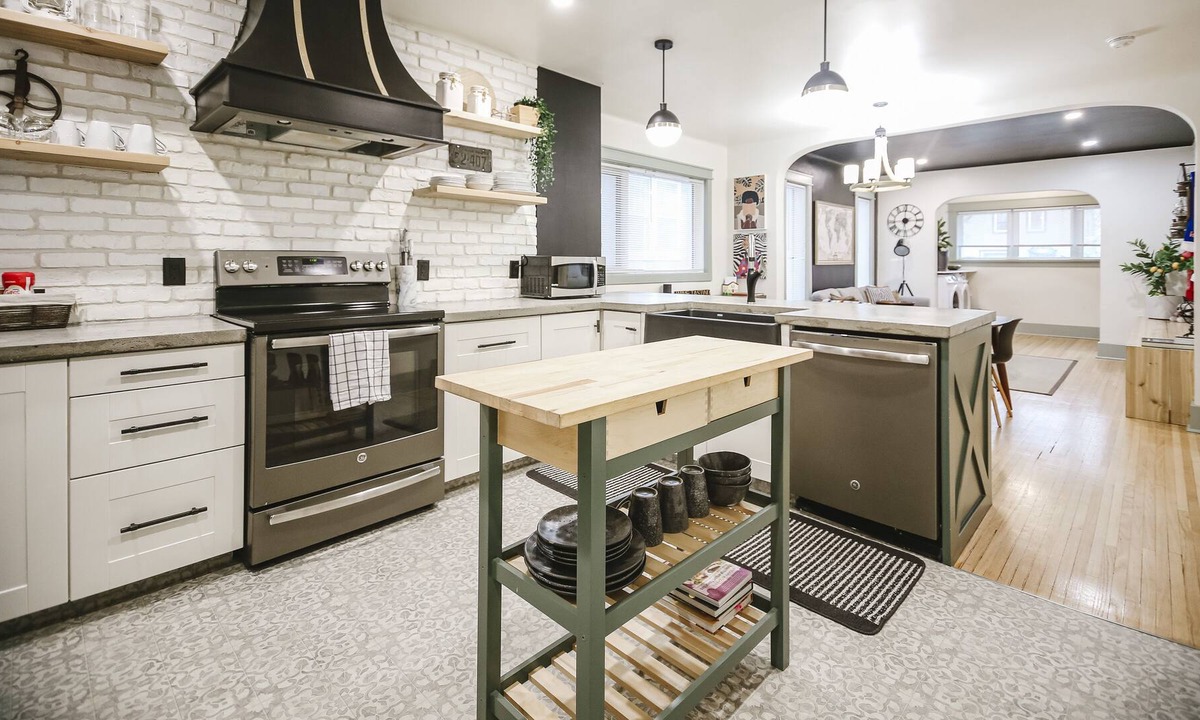 Saskatoon Downtown House | Industrial Farmhouse in the heart of Saskatoon