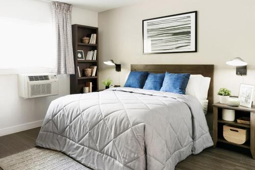 Hunt Club Hotel | Intown Suites Extended Stay West Palm Beach FL - Military Trail Rd